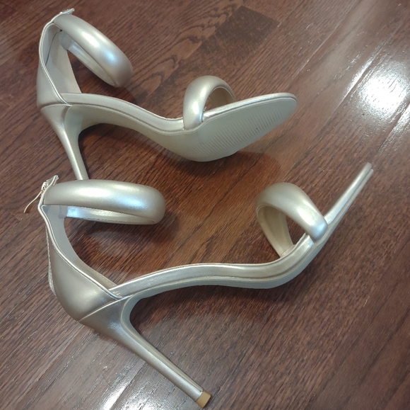 Party Sandals in Gold - Picture 5 of 8